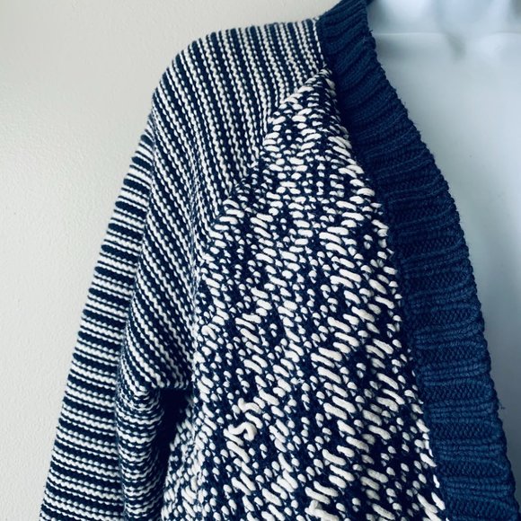 GAP long white and navy knit cardigan size L - Picture 4 of 10